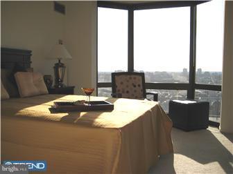 2020 Walnut Street, Unit 25L Philadelphia, PA 19103 - Photo 4 of 10 Bedroom - Main