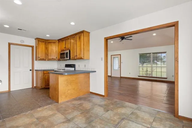 $3,500 | 4607 West Prien Lake Road, Lake Charles, LA 70605