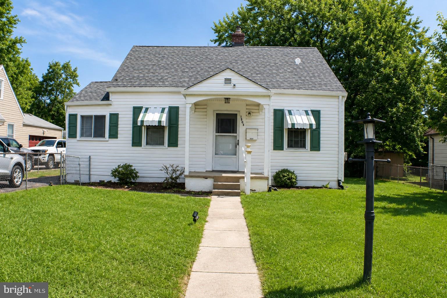 4502 Maple Road Suitland, MD 20746 - Photo 7 of 40 Charming cottage with lush greenery.