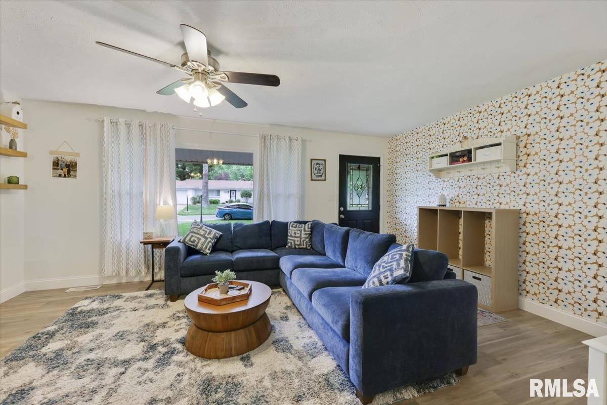 32 Birch Drive Springfield, IL 62629 - Photo 3 of 23 Gallery Image 3