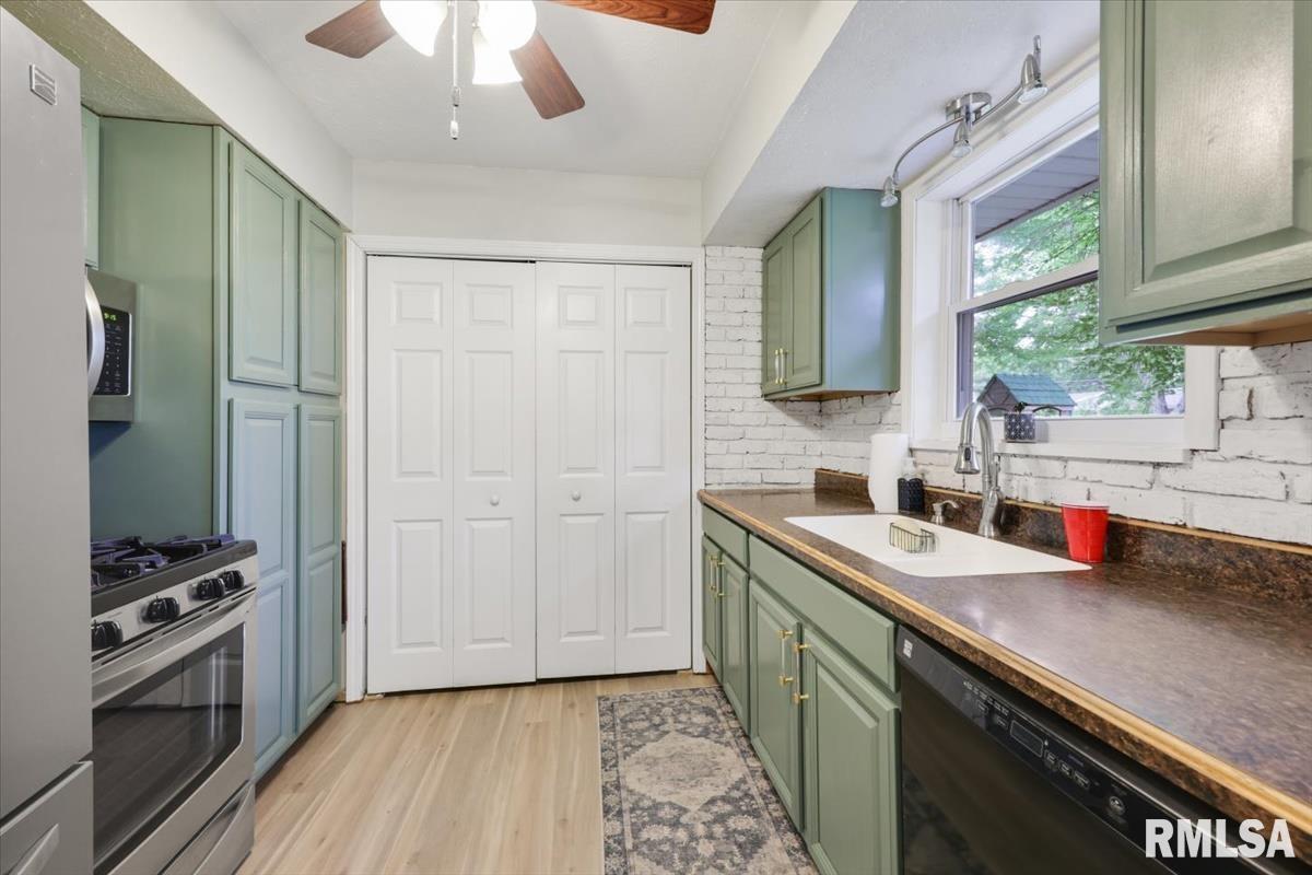 32 Birch Drive Springfield, IL 62629 - Photo 4 of 23 Gallery Image 4