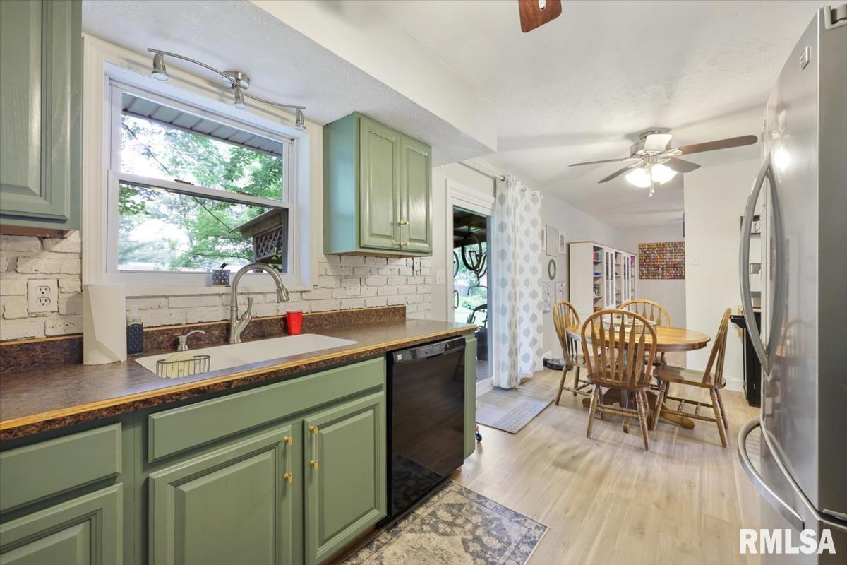32 Birch Drive Springfield, IL 62629 - Photo 5 of 23 Gallery Image 5