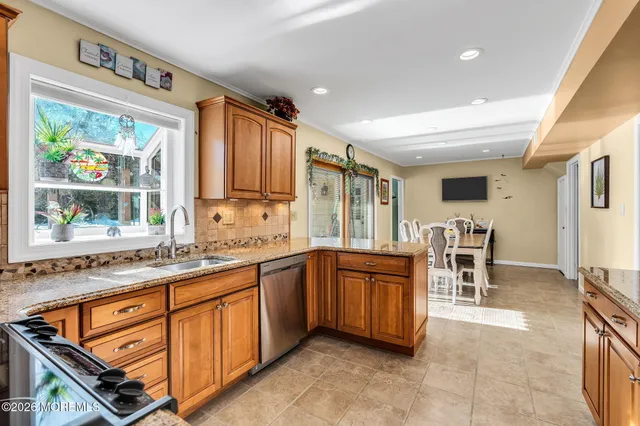 $789,000 | 72 Idlebrook Lane, Aberdeen, NJ 07747
