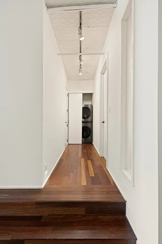 a view of entryway with hall