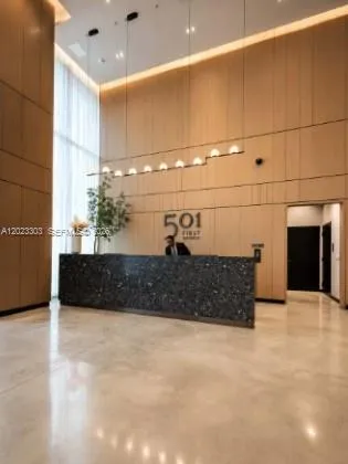 a view of entryway with a ceiling fan