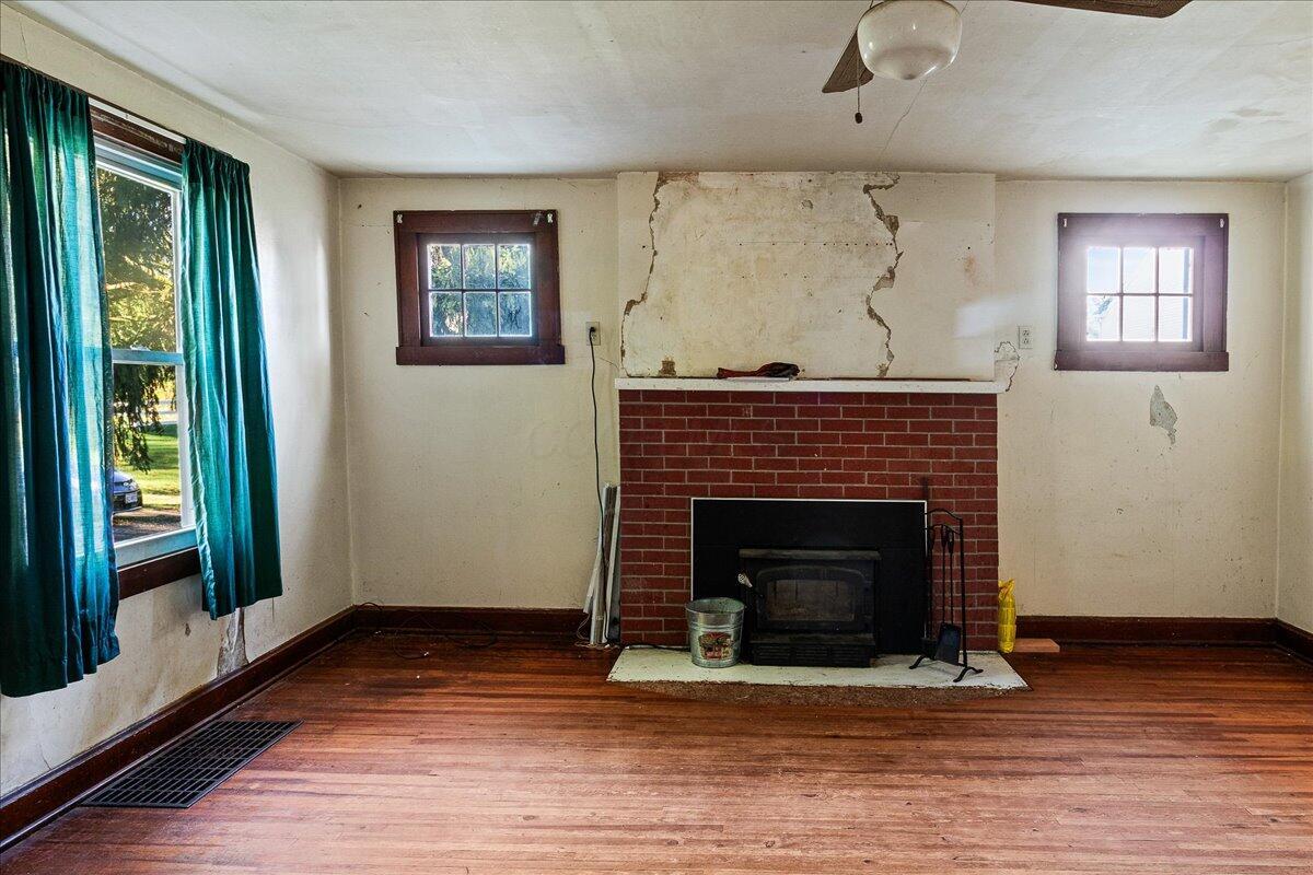 7483 Summit Road Southwest Pataskala, OH 43062 - Photo 4 of 25 04-Living