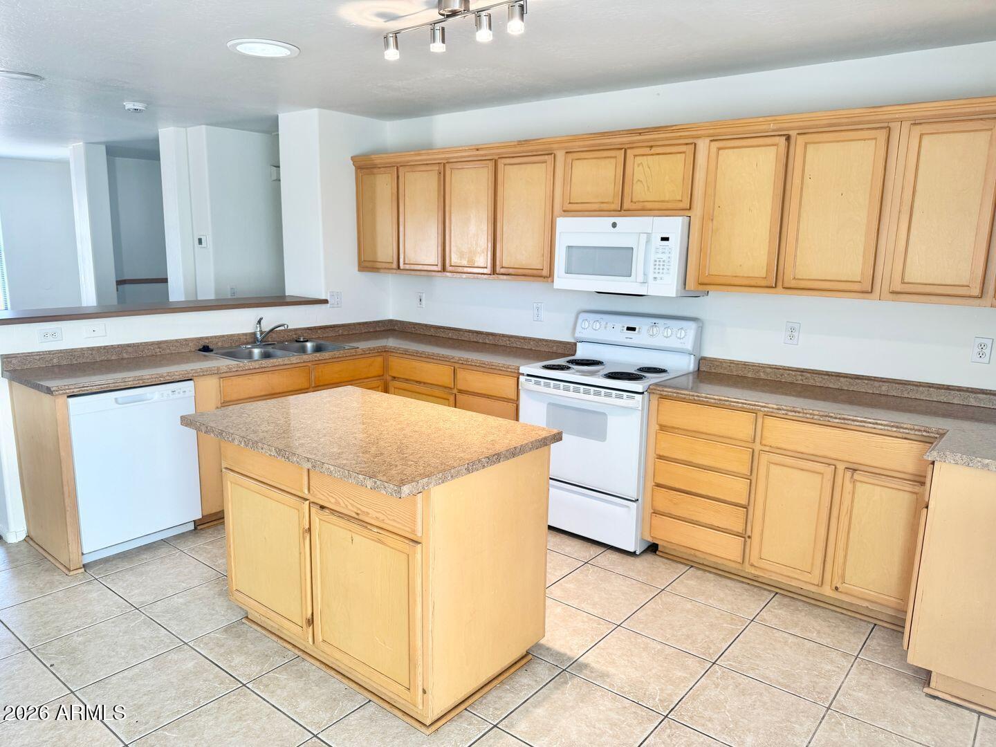 2106 West Alta Vista Road Phoenix, AZ 85041 - Photo 14 of 36 14