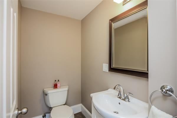 12 Fellsmere Road Newton, MA 02459 - Photo 9 of 28