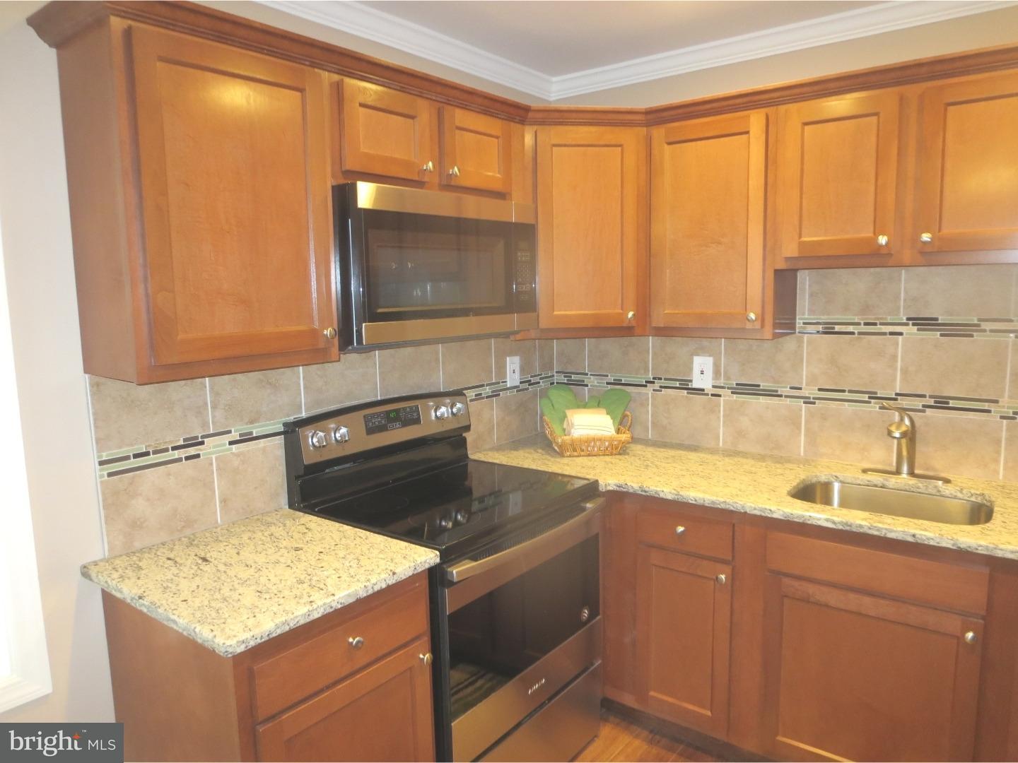 104 Verdant Road Levittown, PA 19057 - Photo 8 of 25 Kitchen