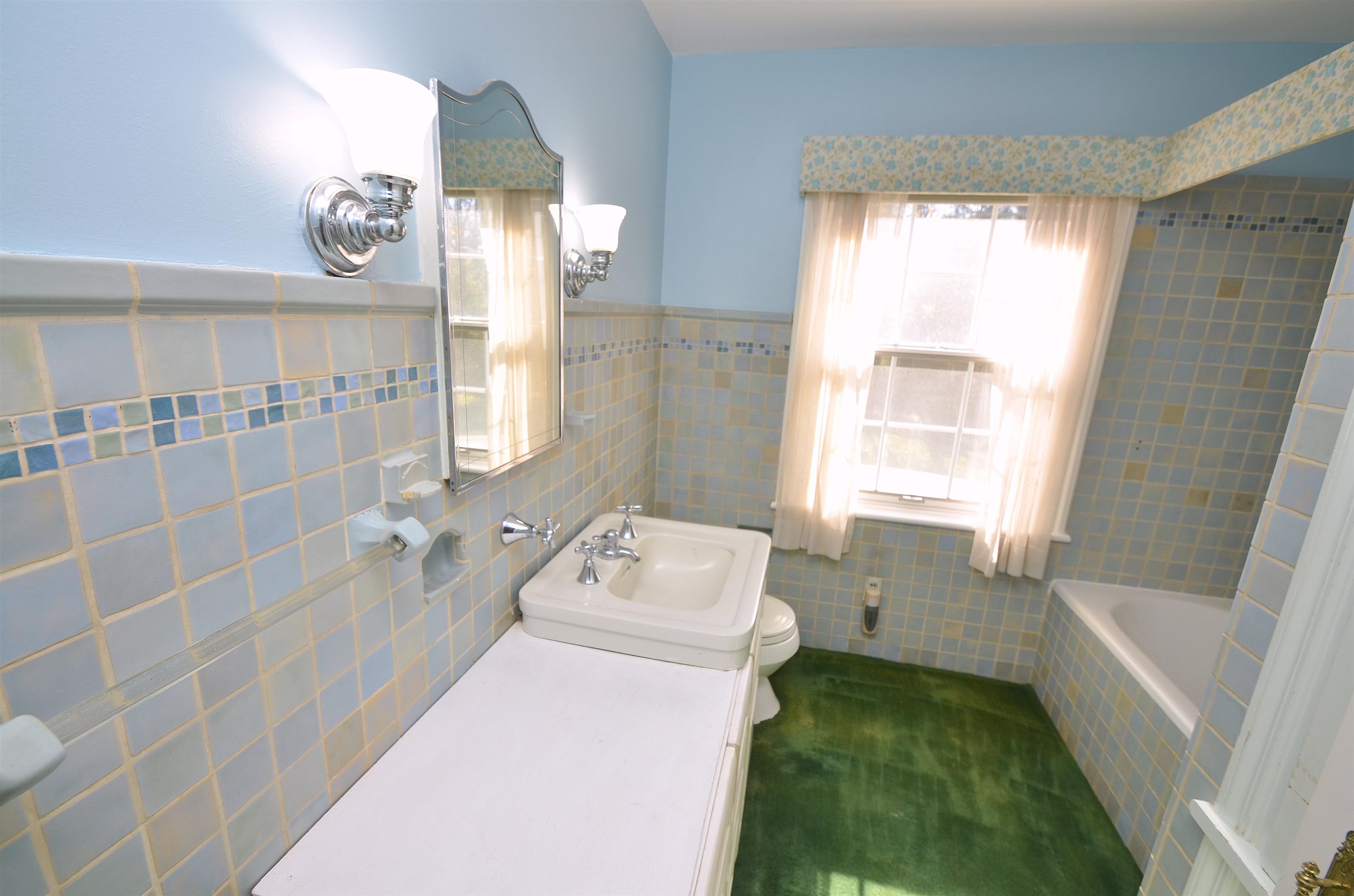 4980 Spring Brook Road Rockford, IL 61114 - Photo 38 of 50 a bathroom with a sink a bathtub and shower