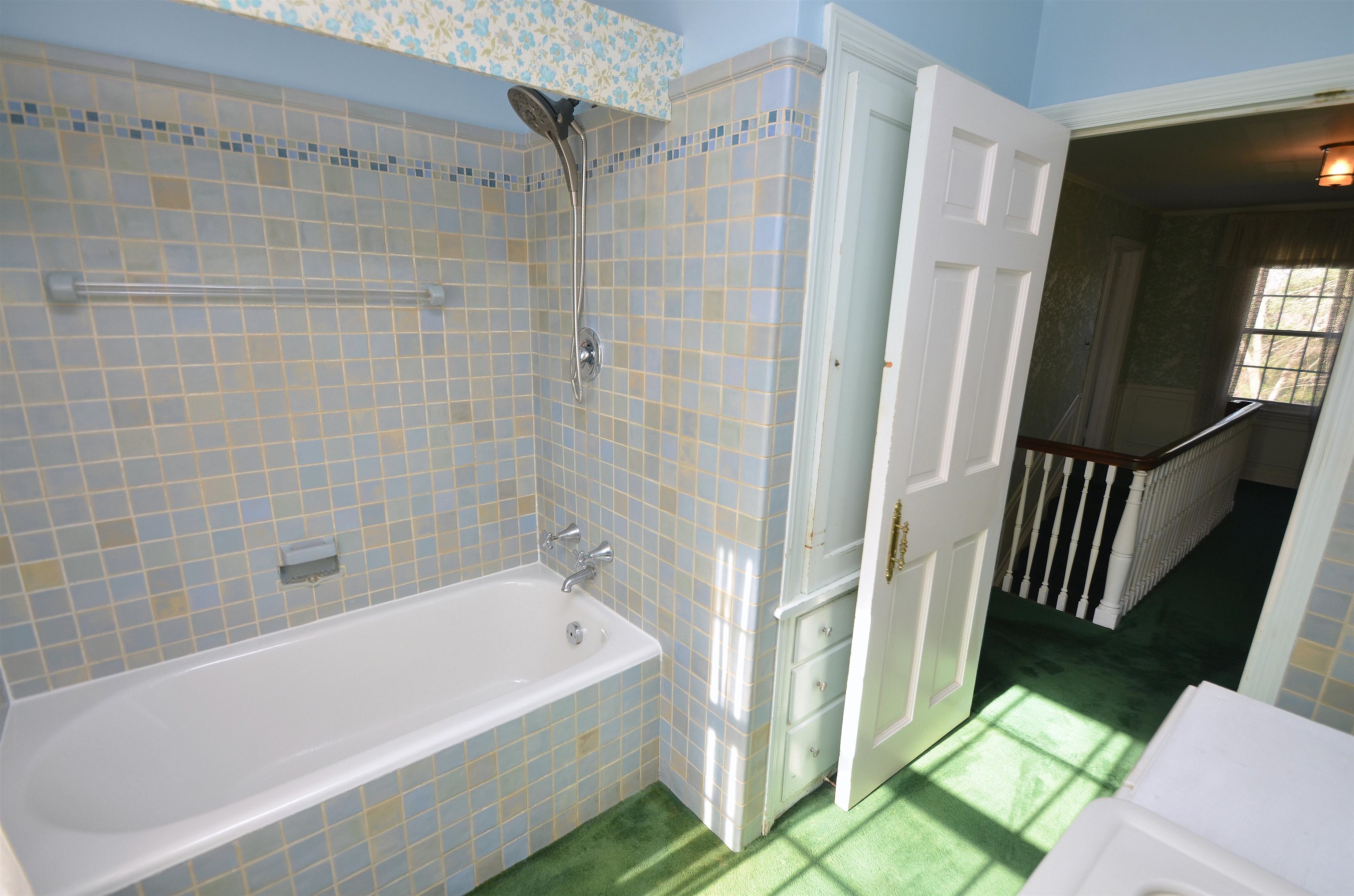 4980 Spring Brook Road Rockford, IL 61114 - Photo 39 of 50 a bathroom with a bathtub and a shower