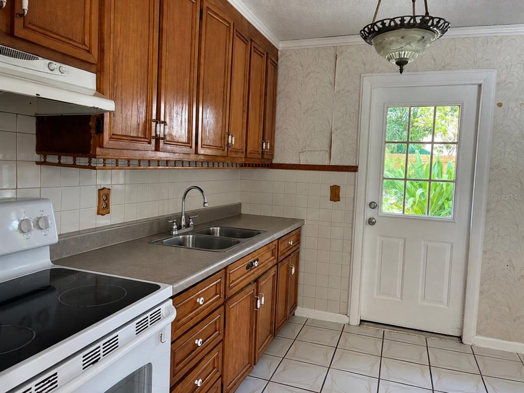 1406 Murillo Loop Ruskin, FL 33570 - Photo 7 of 8