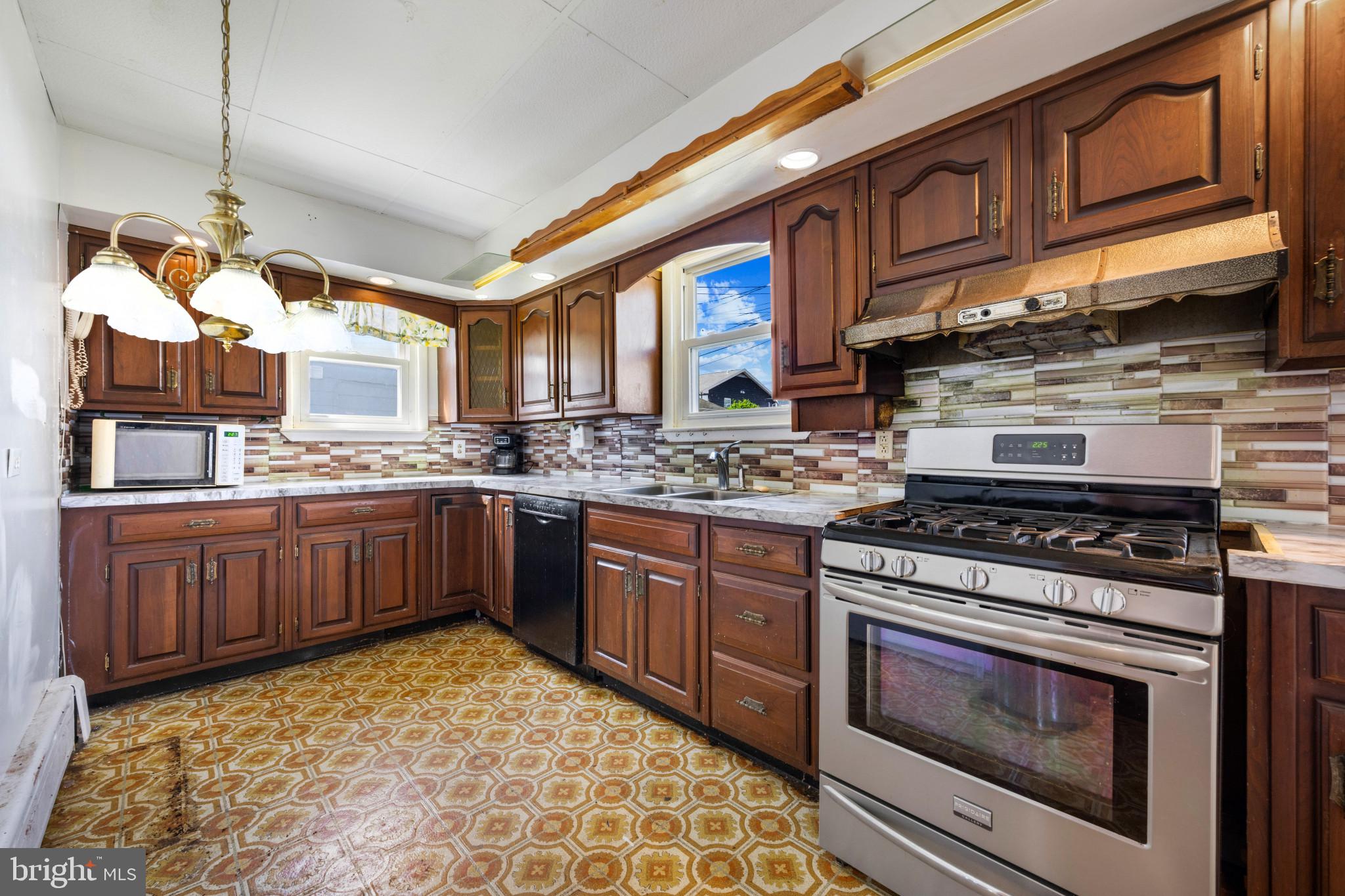6810 Belclare Road Baltimore, MD 21222 - Photo 14 of 35 Kitchen