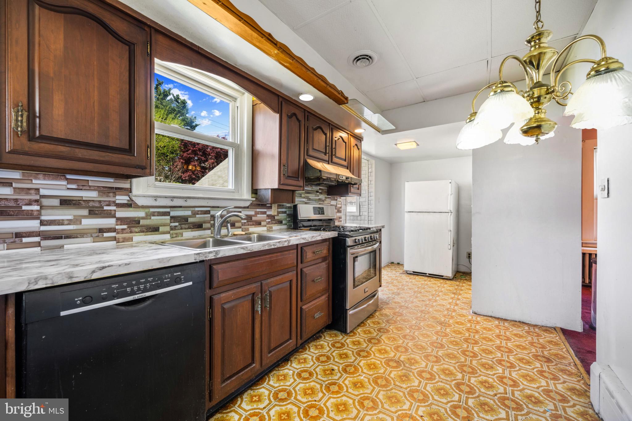 6810 Belclare Road Baltimore, MD 21222 - Photo 15 of 35 Kitchen