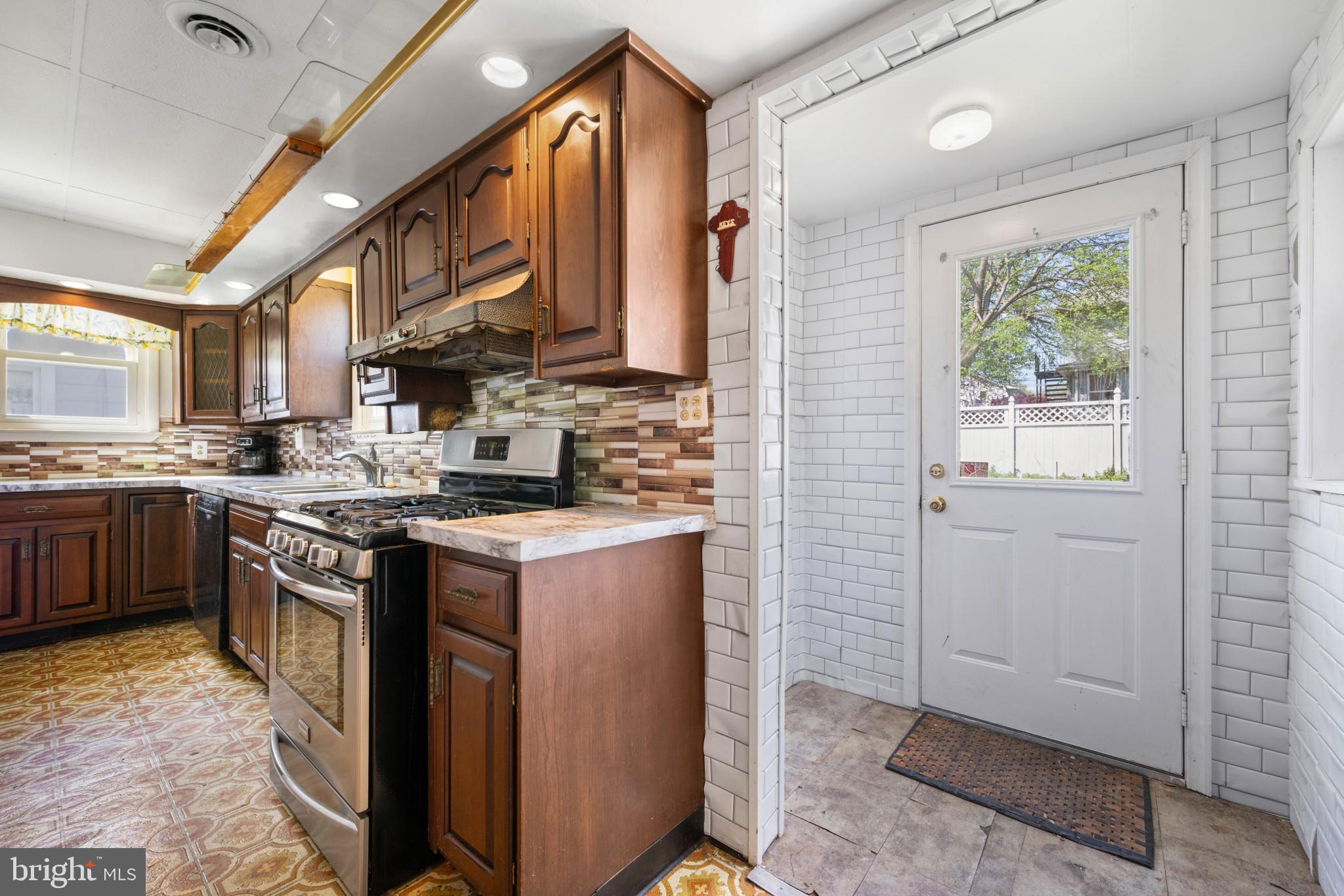 6810 Belclare Road Baltimore, MD 21222 - Photo 17 of 35 Kitchen