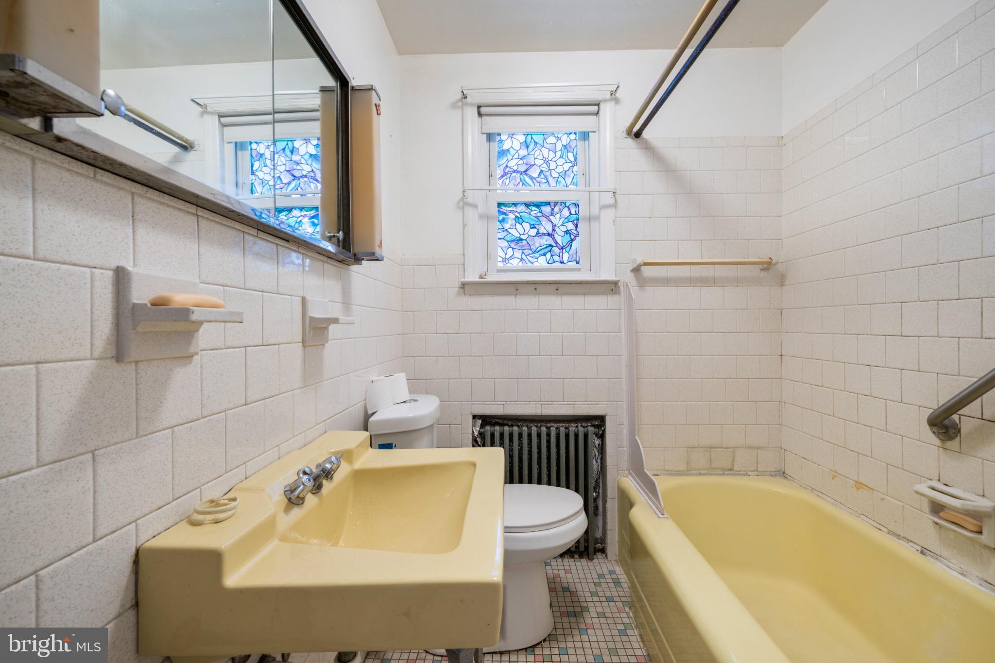 6810 Belclare Road Baltimore, MD 21222 - Photo 25 of 35 Full bathroom