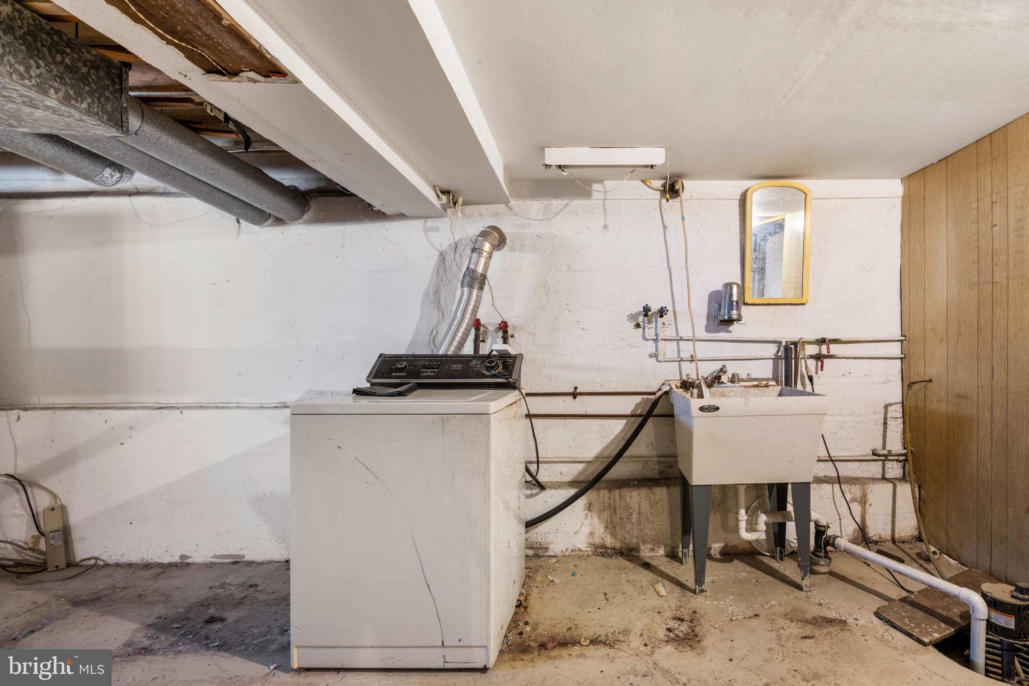 6810 Belclare Road Baltimore, MD 21222 - Photo 30 of 35 Laundry