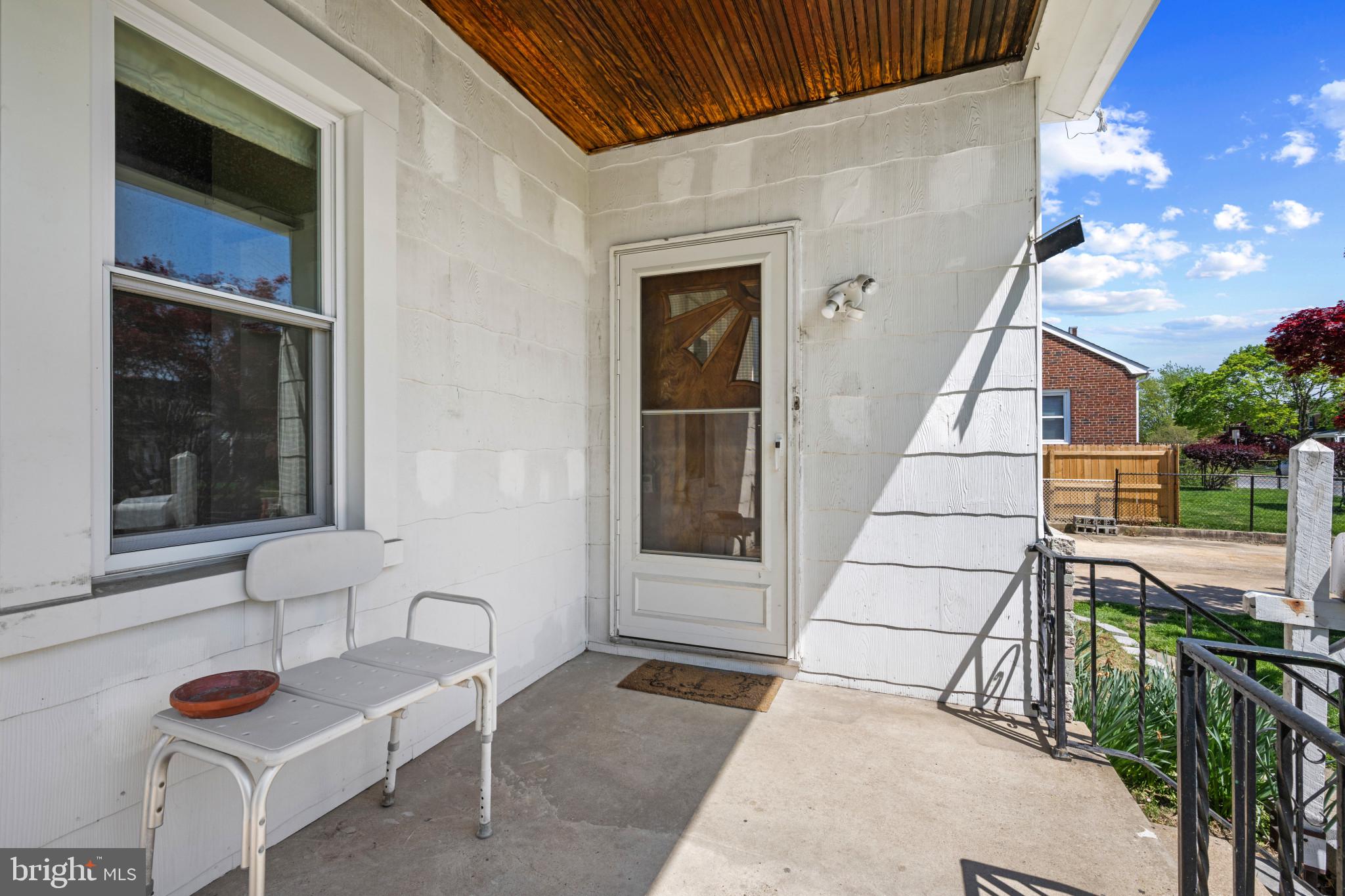 6810 Belclare Road Baltimore, MD 21222 - Photo 5 of 35 Front porch