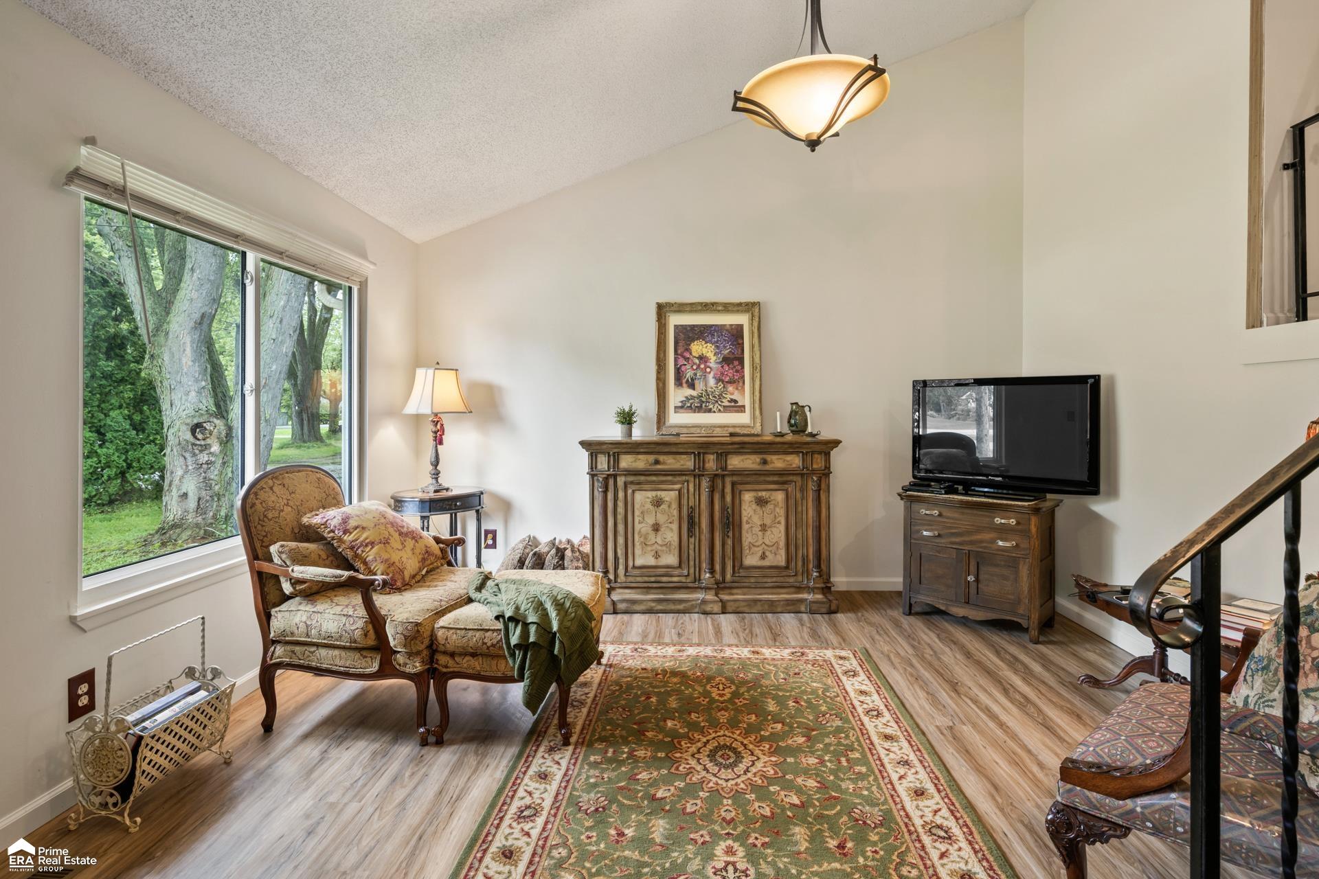 5440 South Genesee Road Grand Blanc, MI 48439 - Photo 5 of 29 50186846-f0957fa9-26be-47d3-bb96-821cd7684c3a.JPG