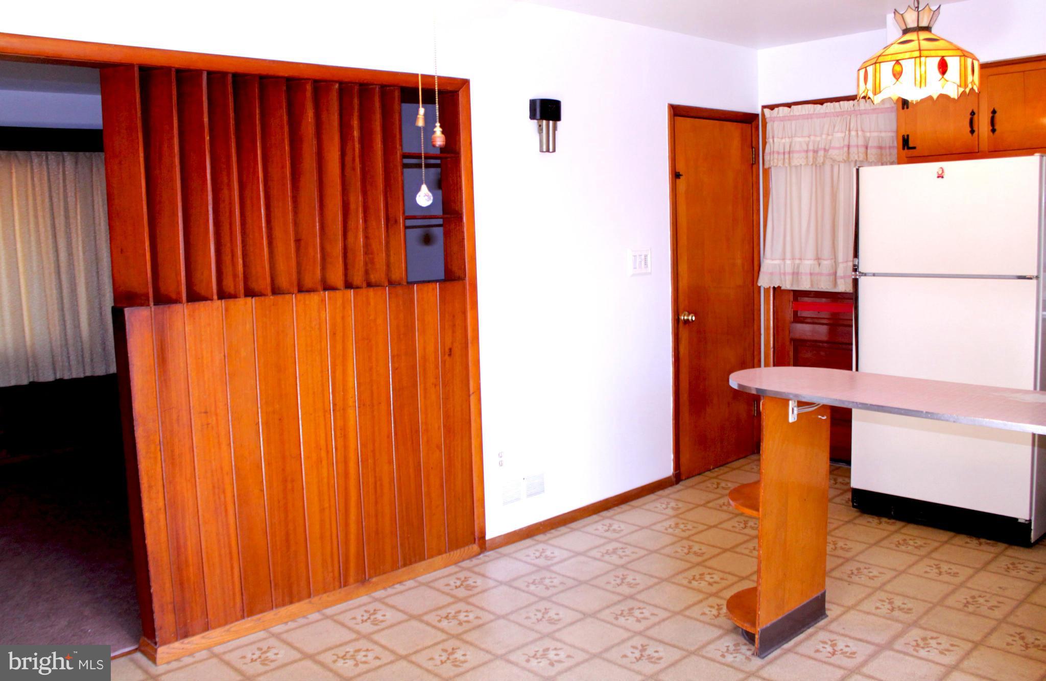 4221 Darleigh Road Baltimore, MD 21236 - Photo 3 of 11 Dining Room