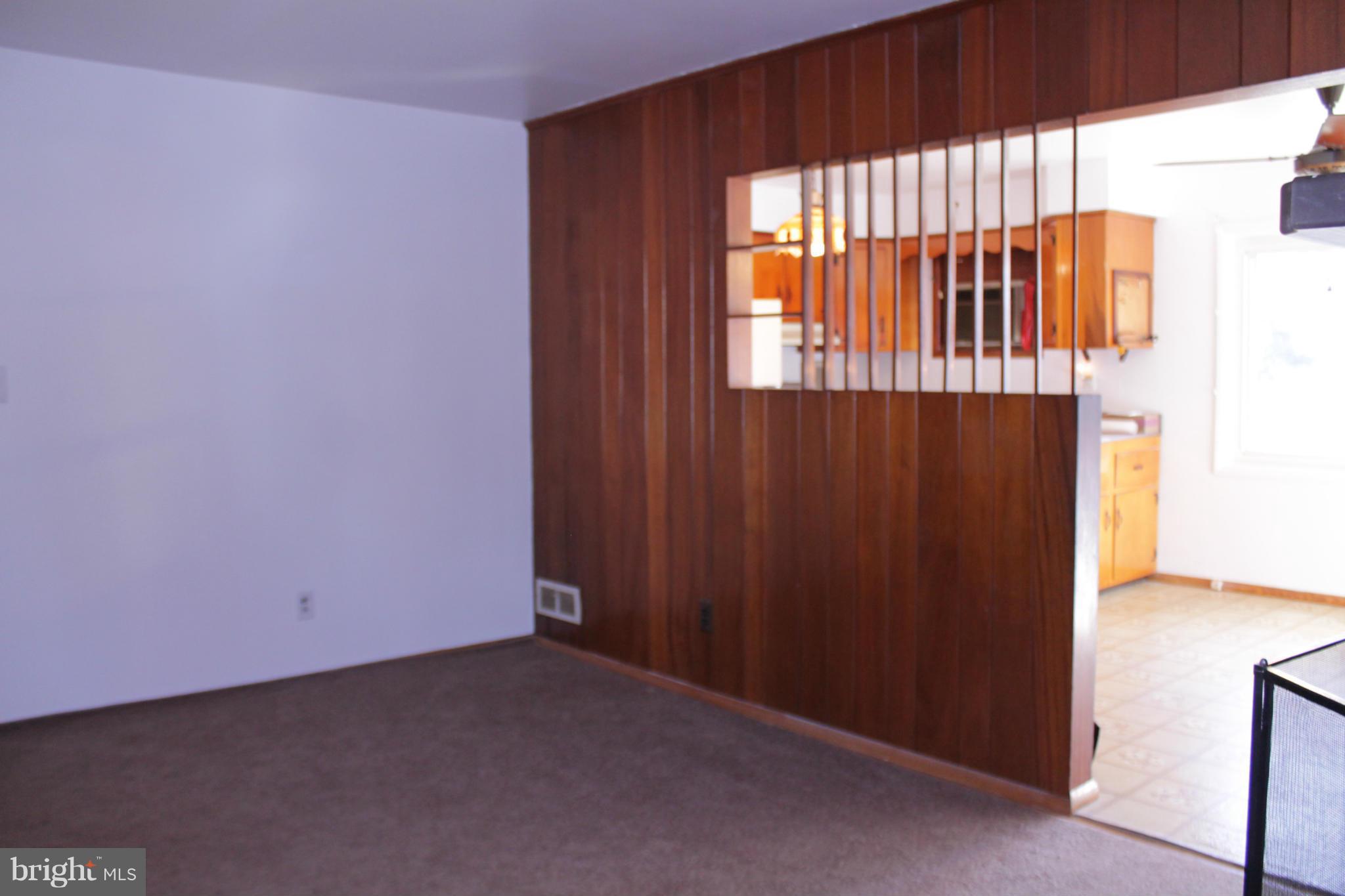 4221 Darleigh Road Baltimore, MD 21236 - Photo 7 of 11 Living Room