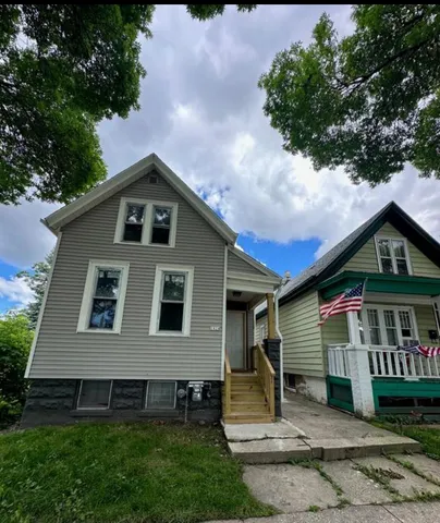 $1,750 | 1424 North 23rd Street, Milwaukee, WI 53205