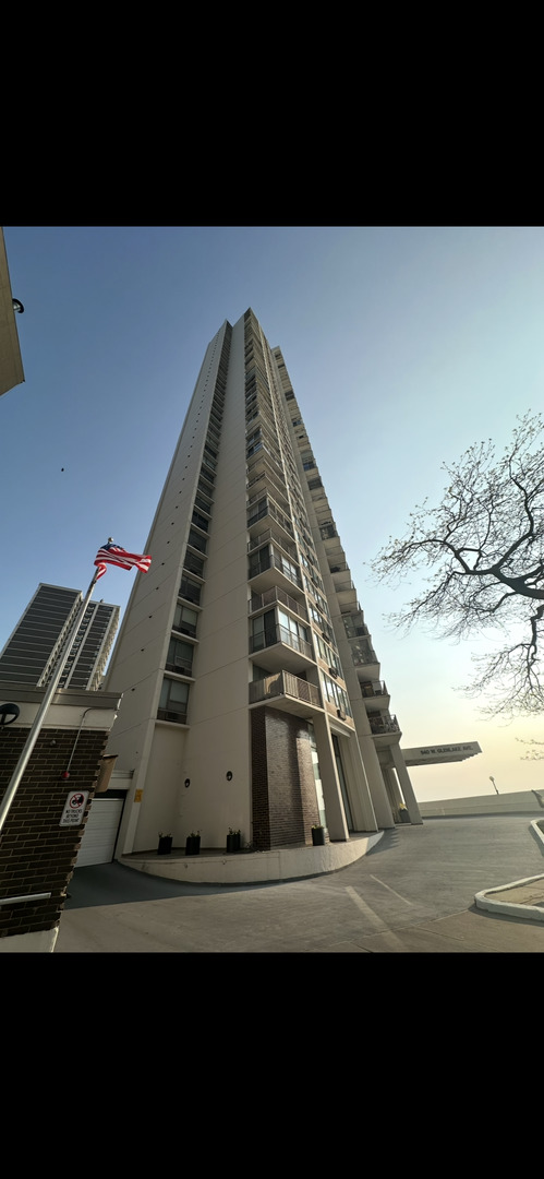 6101 North Sheridan Road, Unit 4A Chicago, IL 60660 - Photo 1 of 45 a view of a balcony
