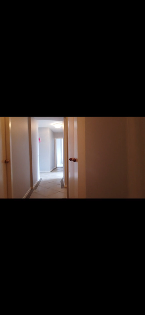 6101 North Sheridan Road, Unit 4A Chicago, IL 60660 - Photo 21 of 45 a black and white photo of a black and white wall