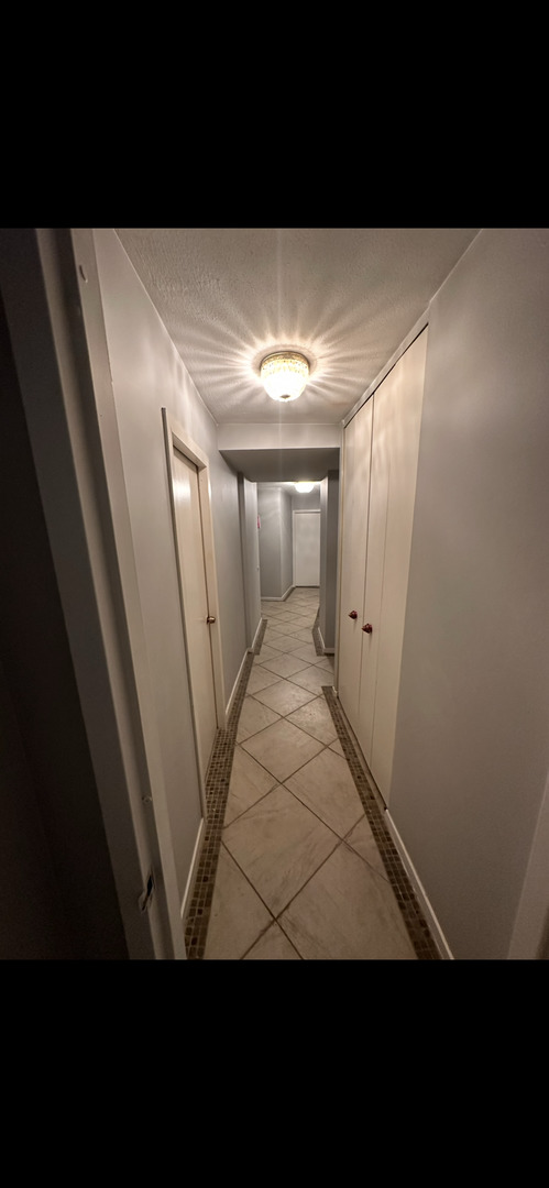6101 North Sheridan Road, Unit 4A Chicago, IL 60660 - Photo 29 of 45 a view of entryway