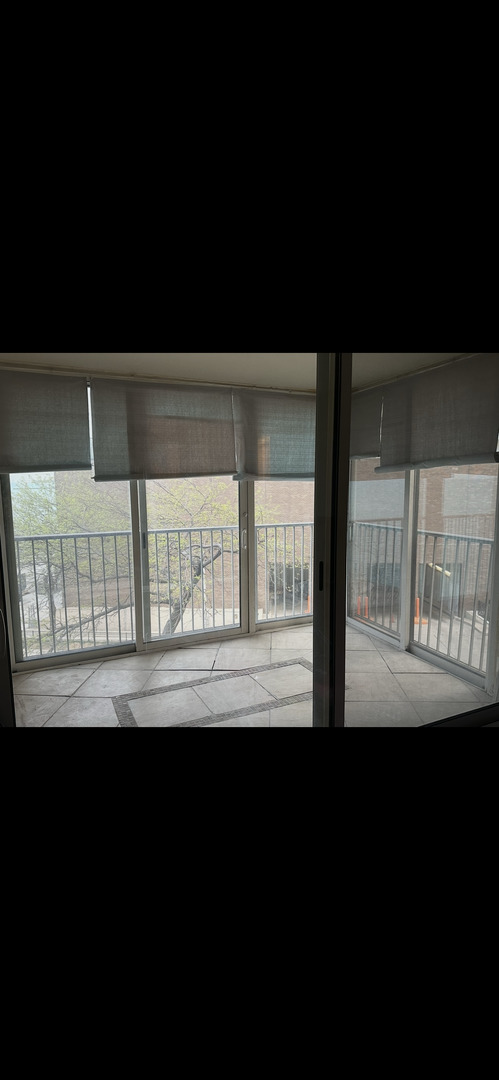 6101 North Sheridan Road, Unit 4A Chicago, IL 60660 - Photo 30 of 45 a view of an empty room with wooden floor and a window