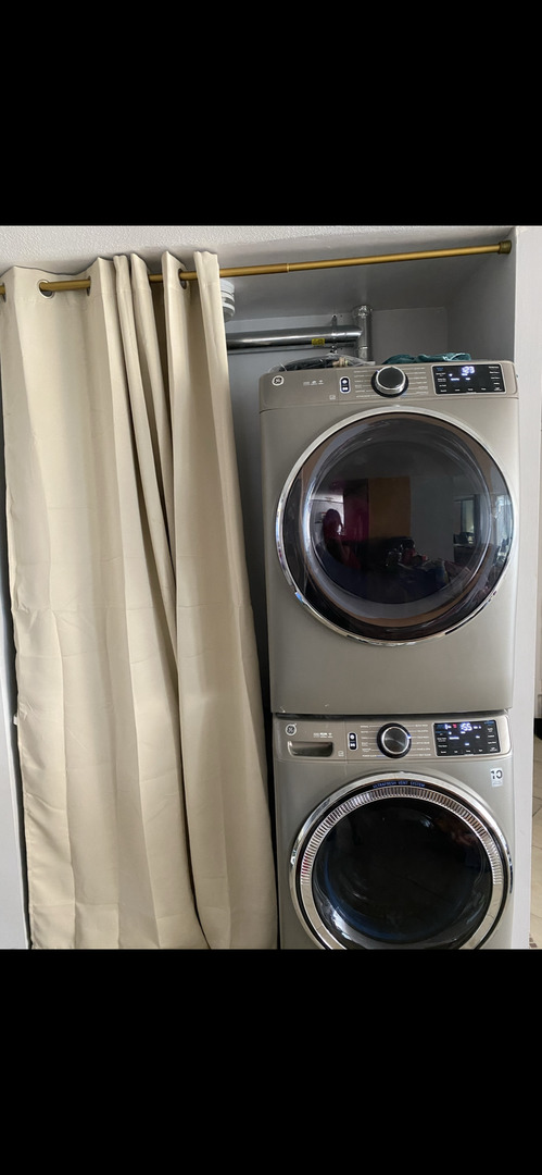 6101 North Sheridan Road, Unit 4A Chicago, IL 60660 - Photo 31 of 45 a utility room with dryer and washer