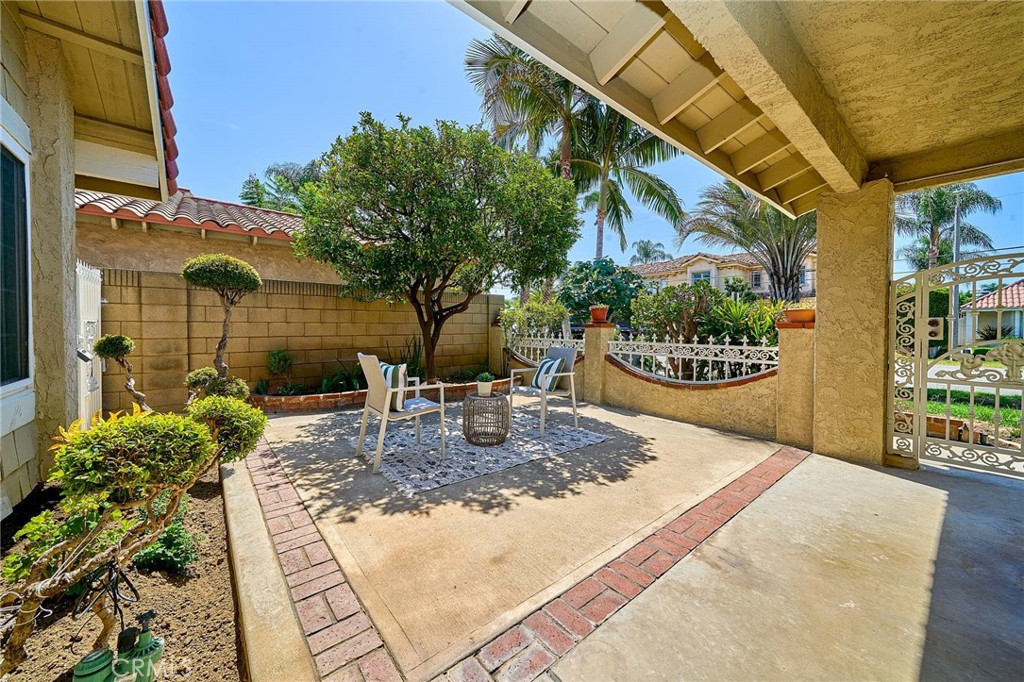 8431 Lexington Road Downey, CA 90241 - Photo 3 of 23 Front Yard