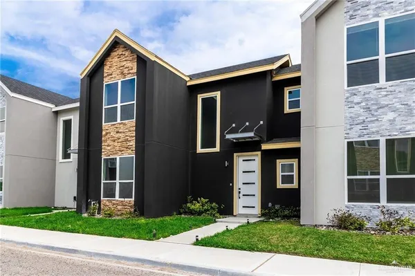 $1,800 | 5402 North Crown Point, Pharr, TX 78577