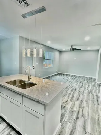 $1,800 | 5402 North Crown Point, Pharr, TX 78577