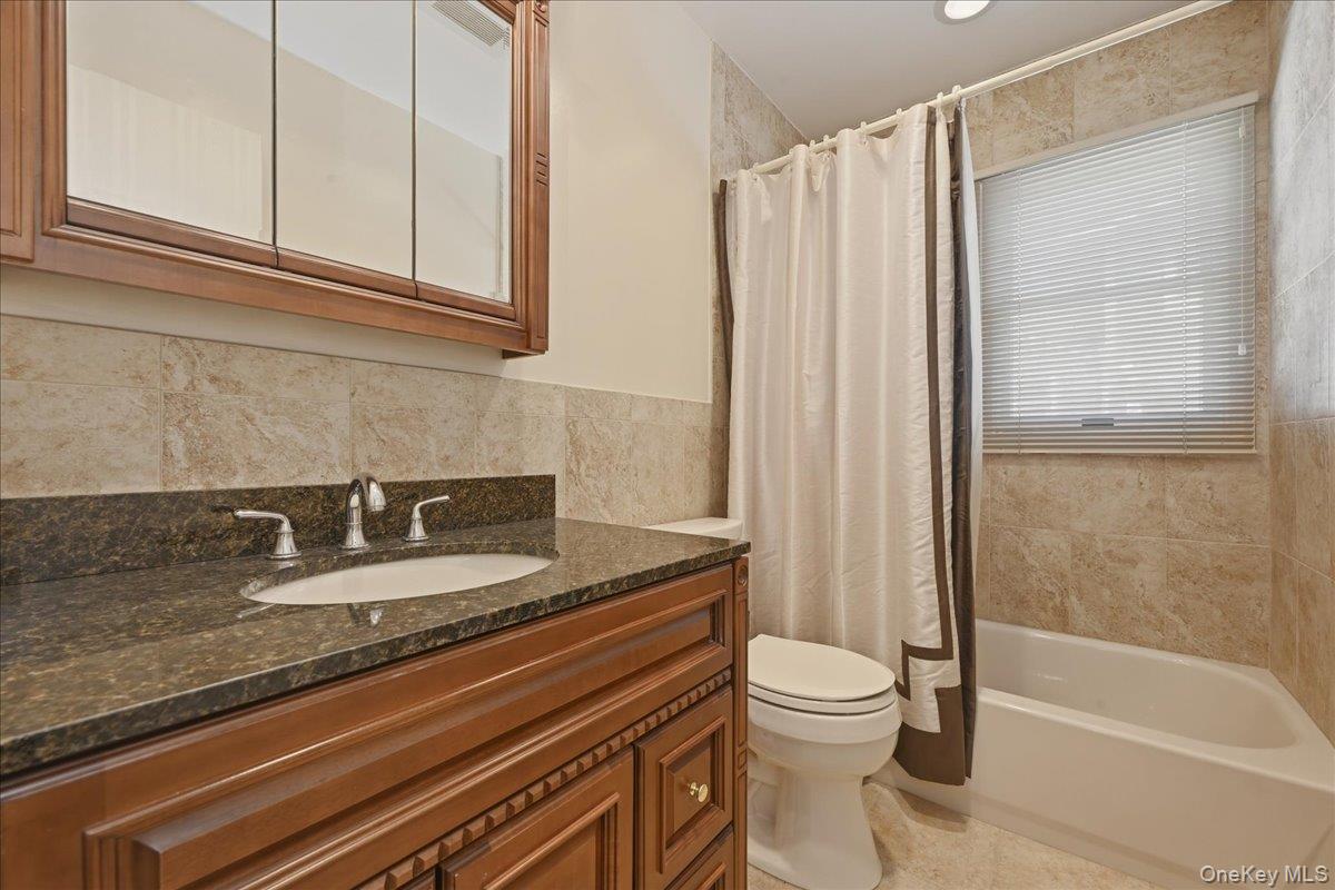 345 East State Street Long Beach, NY 11561 - Photo 23 of 28 Full Bathroom