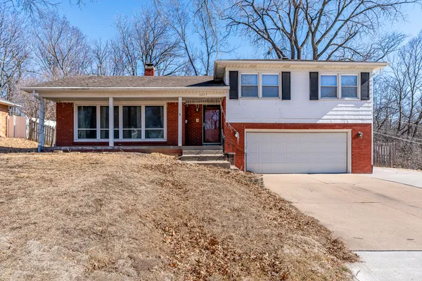 $275,000 | 3225 28th St Court, Rock Island, IL 61201