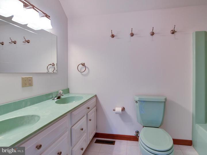 341 Warwick Road Elverson, PA 19520 - Photo 21 of 25 Bathroom