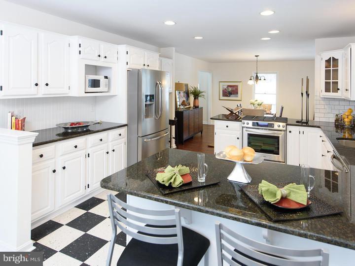 341 Warwick Road Elverson, PA 19520 - Photo 4 of 25 Kitchen