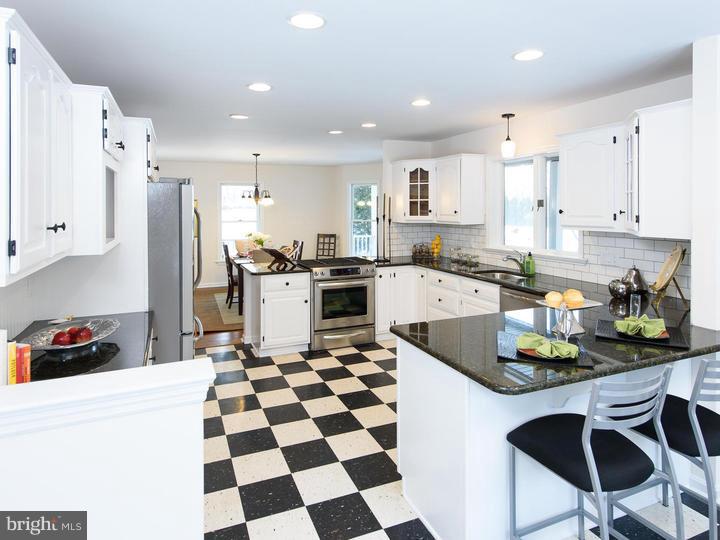 341 Warwick Road Elverson, PA 19520 - Photo 5 of 25 Kitchen