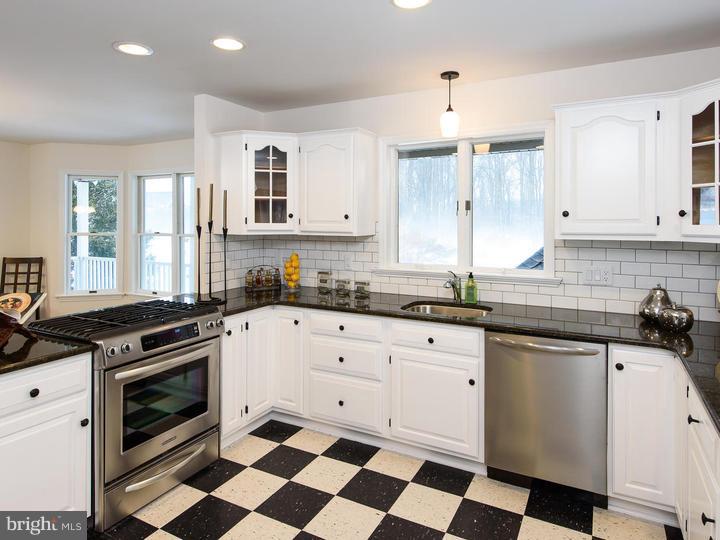 341 Warwick Road Elverson, PA 19520 - Photo 6 of 25 Kitchen