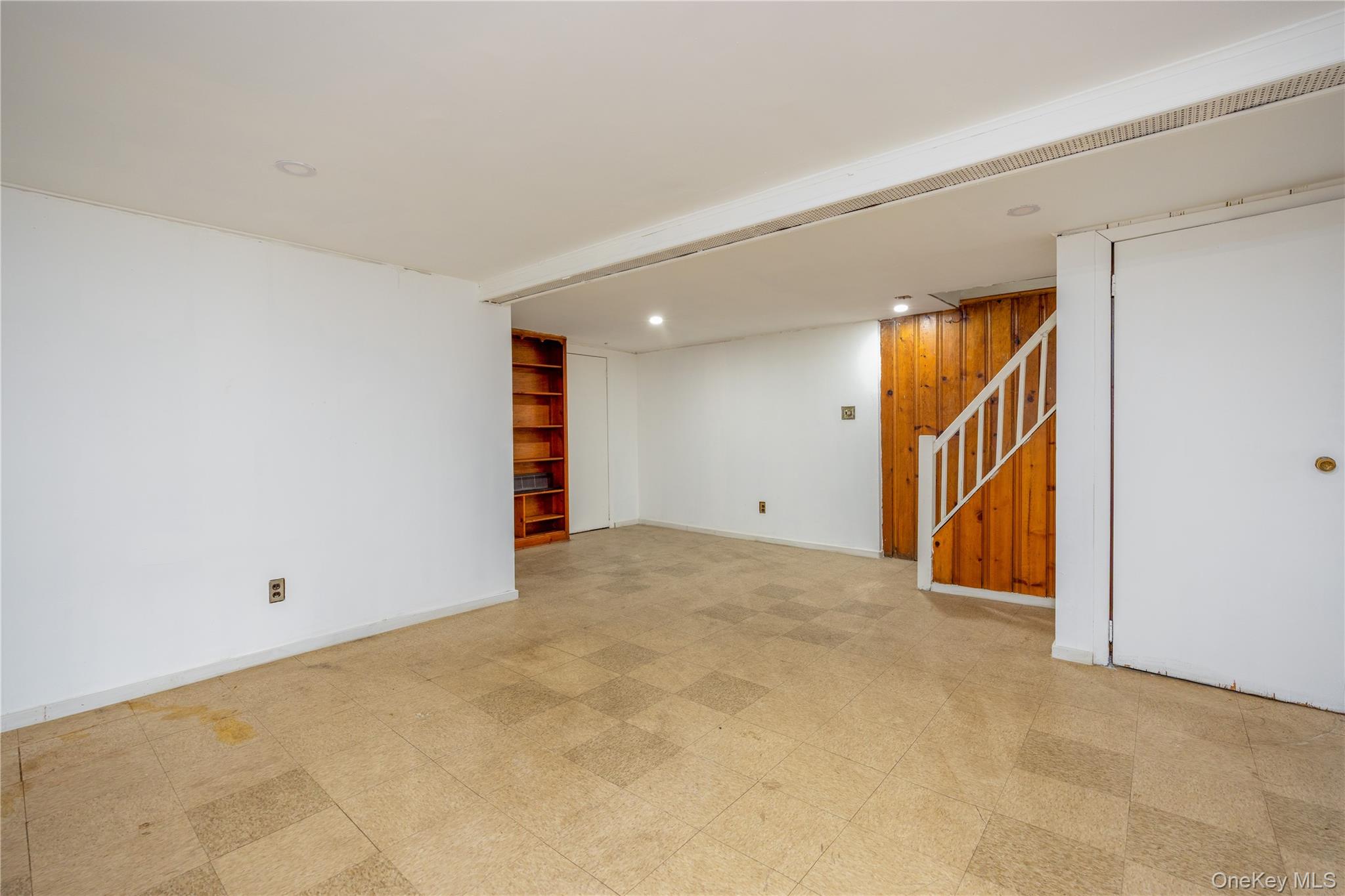 179-65 Selover Road Queens, NY 11434 - Photo 23 of 33 Family Room16'6" x 19'2"