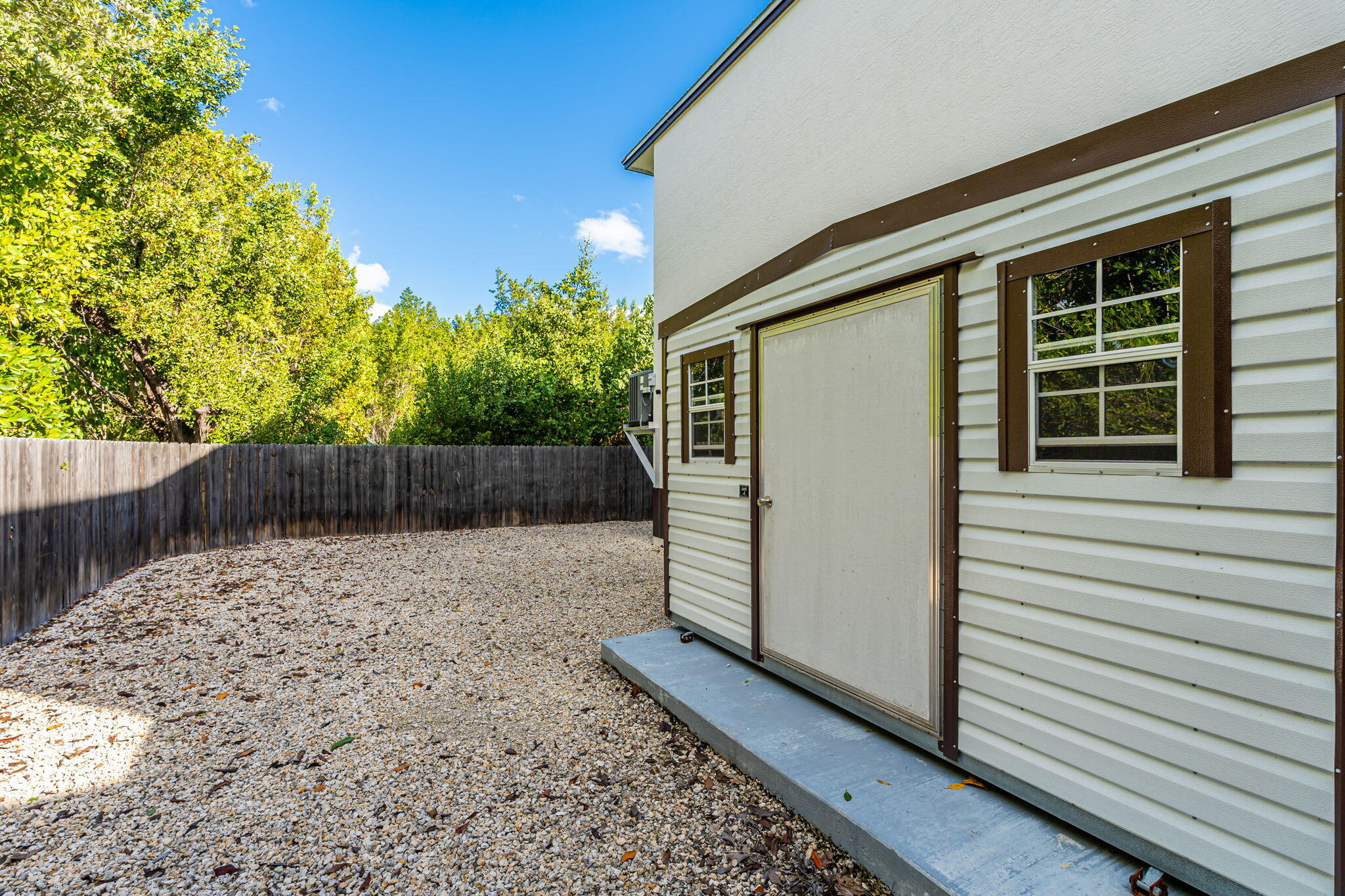 22 Tarpon Avenue Key Largo, FL 33037 - Photo 24 of 43 a backyard of a house