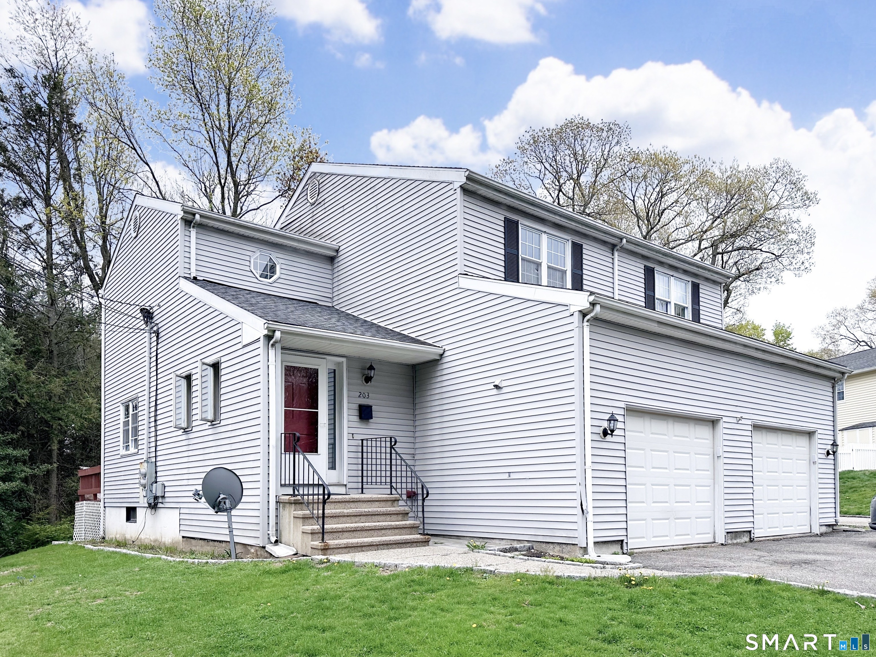 203 Capewell Avenue Waterbury, CT 06708 - Photo 2 of 38