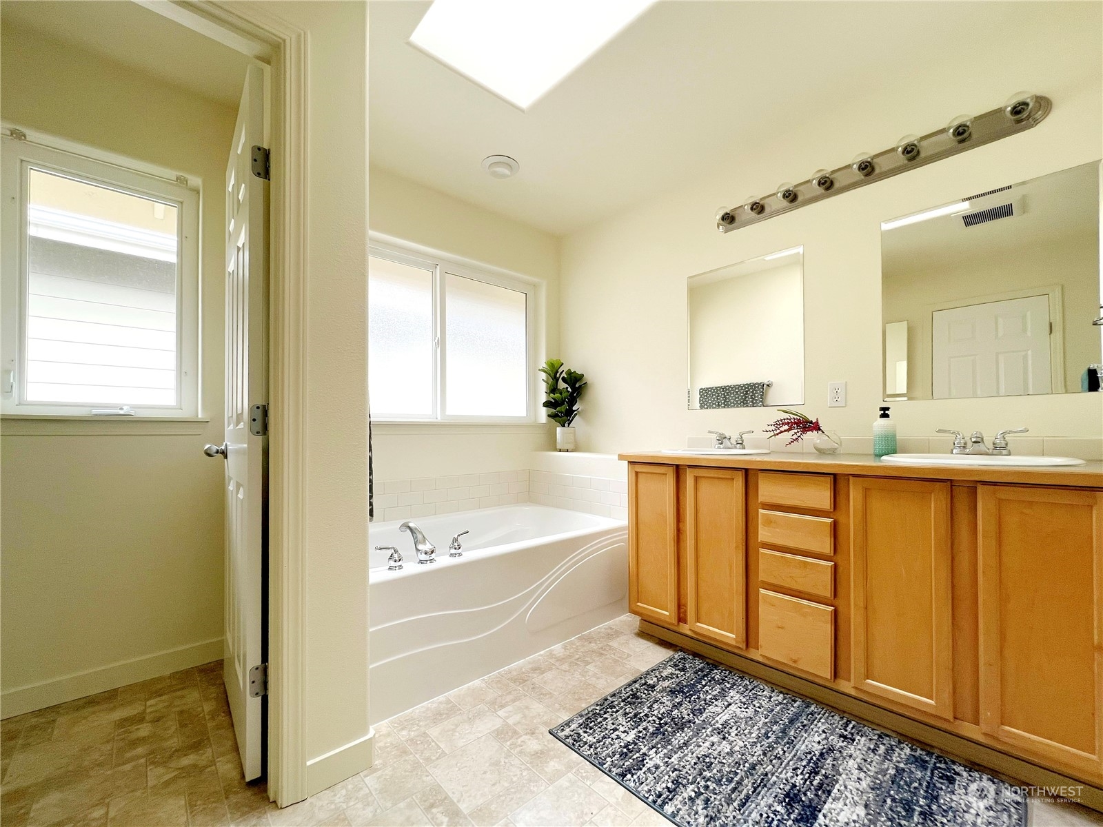4019 Northeast 14th Place Renton, WA 98056 - Photo 11 of 21 a spacious bathroom with a tub sink and mirror
