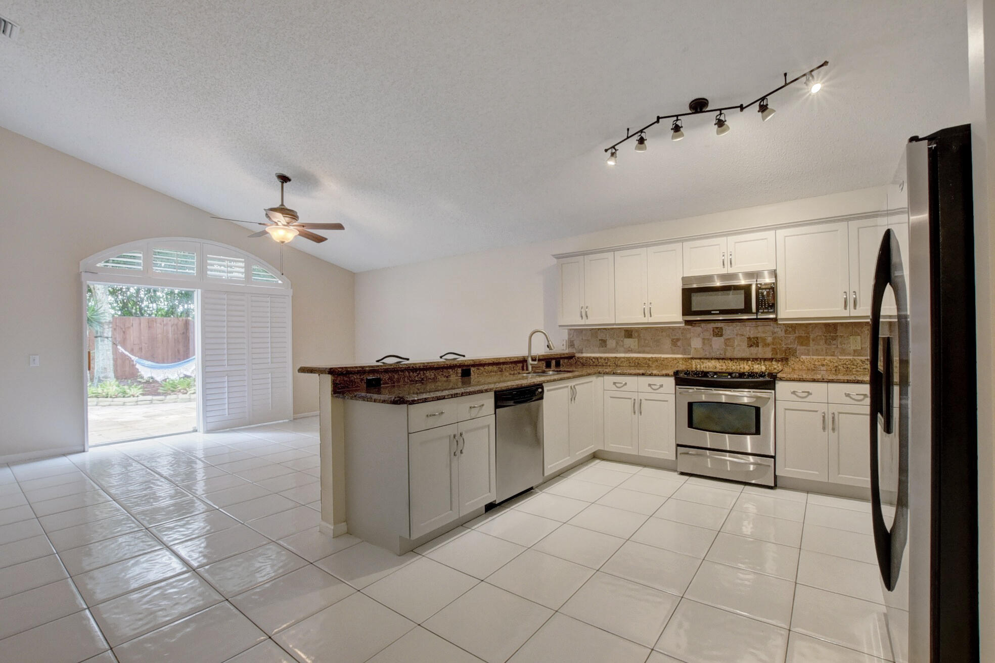 9530 Fox Trot Lane Boca Raton, FL 33496 - Photo 14 of 45 kitchen