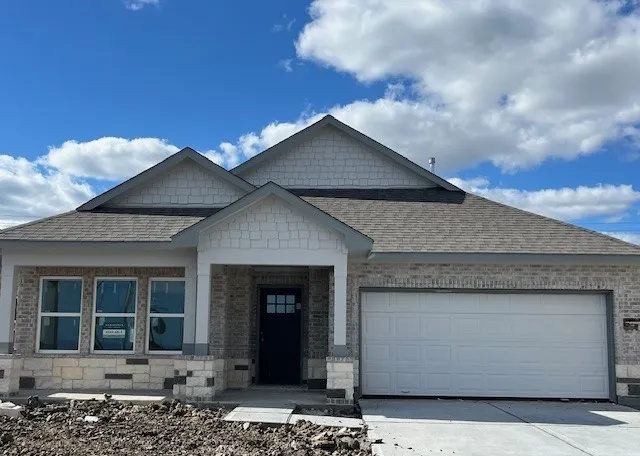 $299,888 | 3138 Emerald Hills Drive, Angleton, TX 77515