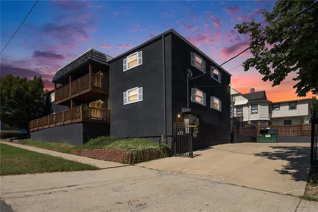 $900,000 | 4063 Warwick Boulevard, Kansas City, MO 64111