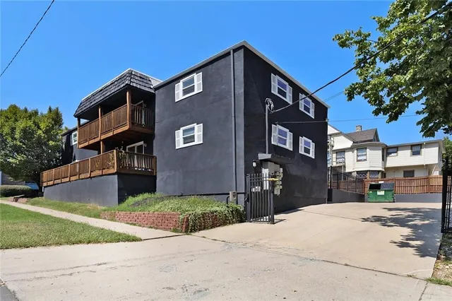 $900,000 | 4063 Warwick Boulevard, Kansas City, MO 64111