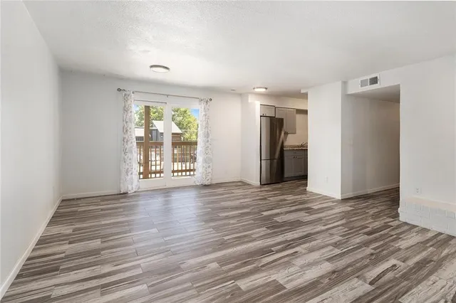 $900,000 | 4063 Warwick Boulevard, Kansas City, MO 64111