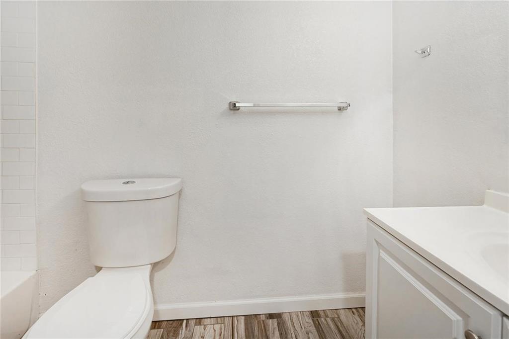 4063 Warwick Boulevard Kansas City, MO 64111 - Photo 8 of 12